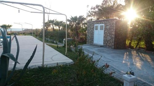 a driveway with a white door in a yard at Hotel Grün in Kızılot
