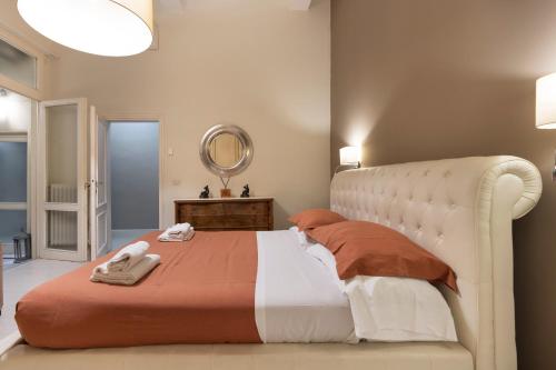 Historic Apartment Borgo Ognissanti, 8 Florence