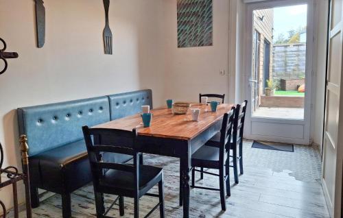 Χώρος καθιστικού στο Stunning Home In Penvénan With Wifi