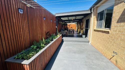 Φωτογραφία από το άλμπουμ του Stylish Small Ocean Homestay Near Deer Park Train Station σε Deer Park
