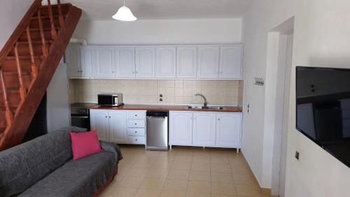 Kuchyň nebo kuchyňský kout v ubytování Amarandos Villas