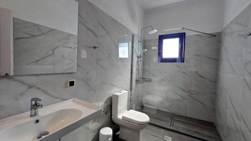Ένα μπάνιο στο Amarandos Villas