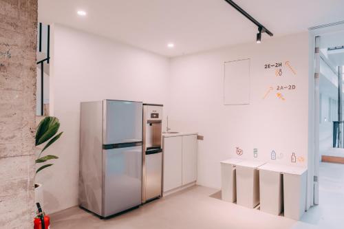 a kitchen with a stainless steel refrigerator in a room at 又一天 Koh Tsit Kang in Suao