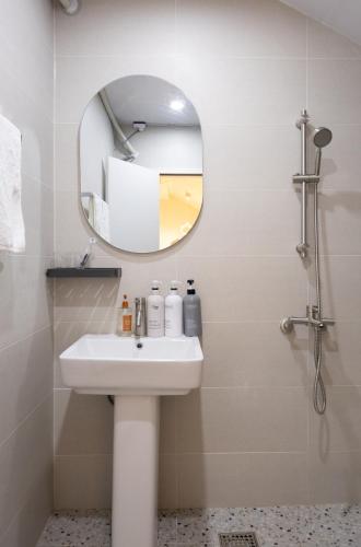 Bagno di GreeneStay Sindang DDP Seoul