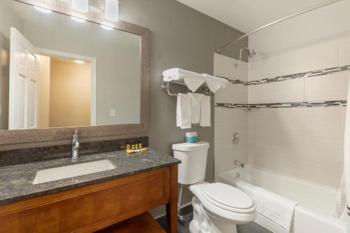 Ένα μπάνιο στο Best Western Plus Milwaukee West