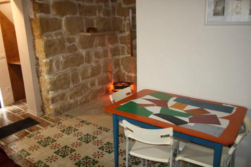 a table and chairs in a room with a fireplace at Casa Lerux in Agrigento