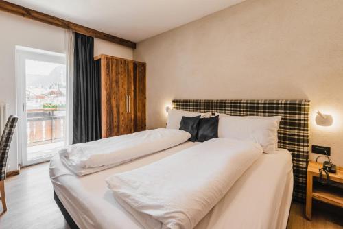 Una cama o camas en una habitación de Hotel Arnika