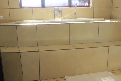 Ένα μπάνιο στο Fairview Guest House Hartswater