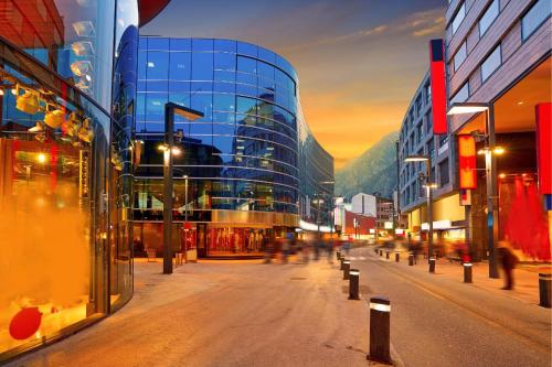 a city street with a tall glass building at Gran Balcón con Vistas I Amplio 3 Hab cerca Ordino I AndBnB in Ordino
