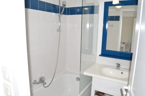 Ένα μπάνιο στο Appartements front de Mer SABLES D'OLONNE