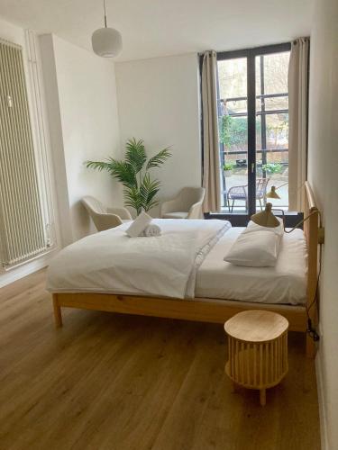 Una cama o camas en una habitación de Minimal Hostel Kreuzberg
