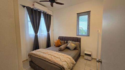 a bedroom with a bed and a ceiling fan at Villa 63 3Bedroom 8pax in Beranang