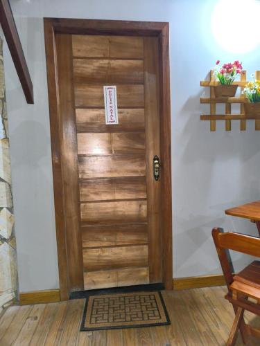 a wooden door with a sign on it in a room at Suíte Canto do Mar in Barra Grande