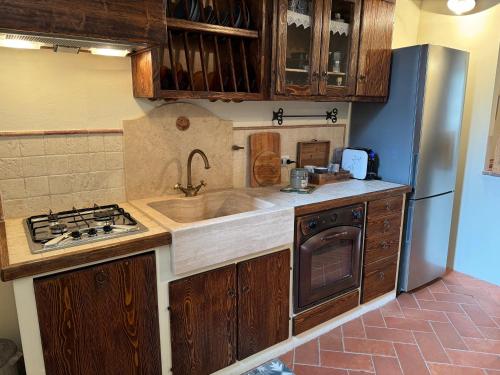 a kitchen with a sink and a stove at Il Ginepro Home in Rosennano