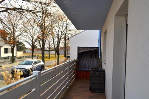 a car parked on the side of a house with a fence at Ferienwohnungen Halbturn in Halbturn