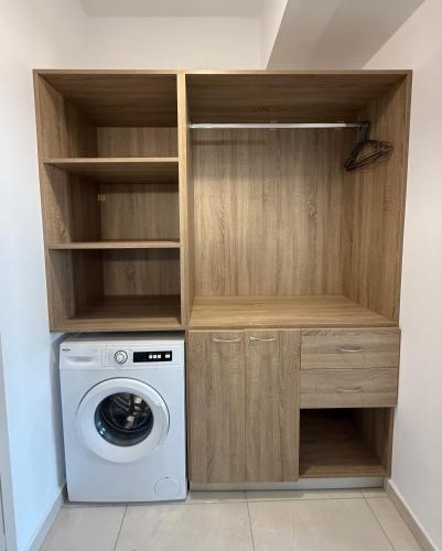 a washer and dryer in a utility room at Blue Sand Apartment in Analipsi