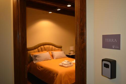 a mirror reflecting a bed in a room at Domus Telesio Bed & Breakfast in Cosenza