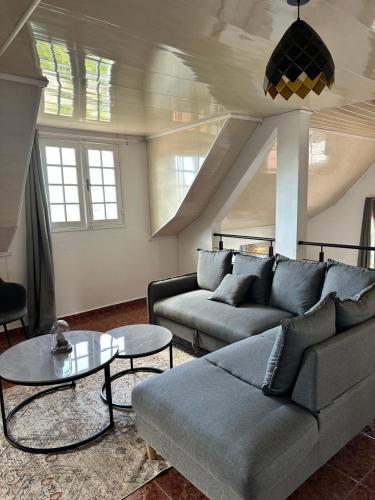 a living room with a couch and a table at Kaz Ti Sèr in Saint-Denis