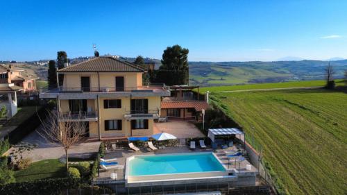 an aerial view of a house with a swimming pool at Casa Ciarpella with pool in Montegranaro