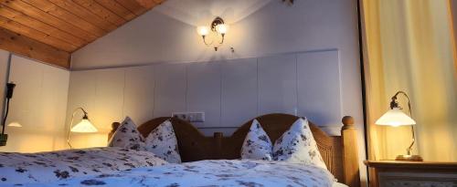 a bedroom with a bed with pillows on it at Ferienwohnungen JoJaSa in Laces