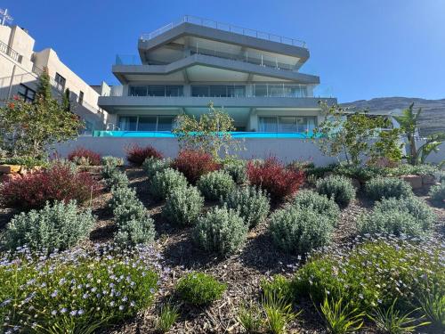 Bazén v ubytování Contemporary 2 Bedroom apt with Indian Ocean Views nebo v jeho okolí