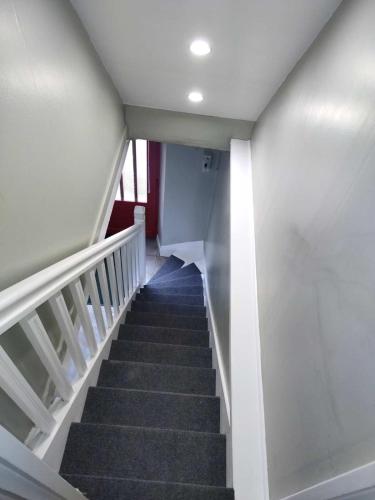 a staircase in a building with a stair case at Gîte à la Ville in Rostrenen