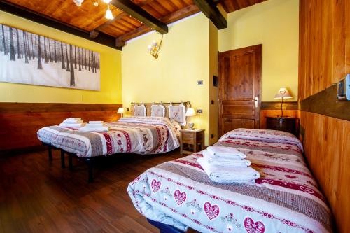 Una cama o camas en una habitación de Arthemisia