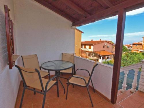 Cozy apartment in Peroj