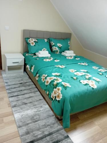 Una cama o camas en una habitación de Apartman Anči
