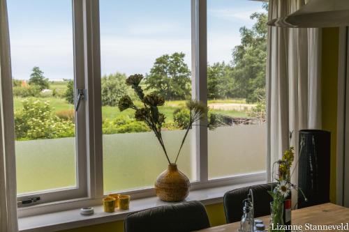 Výhled na řeku, která protéká v blízkosti bed and breakfast