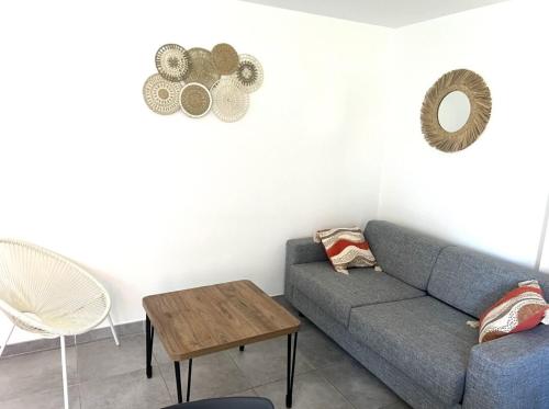 Les hameaux de Saint Cyprien - appartement avec jardin et piscineにあるシーティングエリア