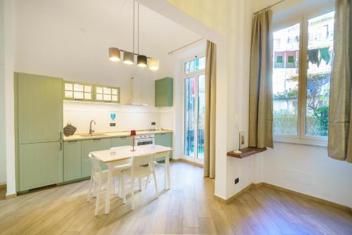 Una cocina o cocineta en Lucy's Flowers