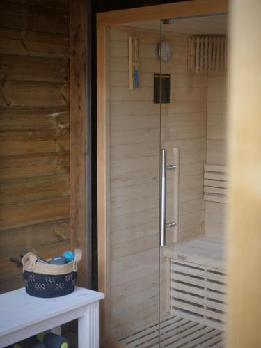 a shower with a glass door in a bathroom at Chill Out, bungalow ensoleillé in Grand-Bourg