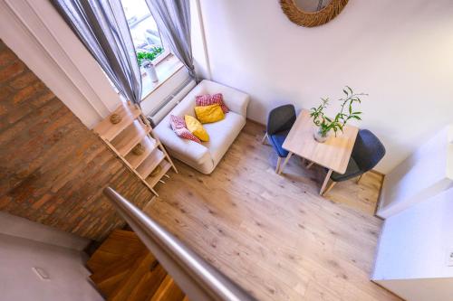 Ruang duduk di The Modern Loft