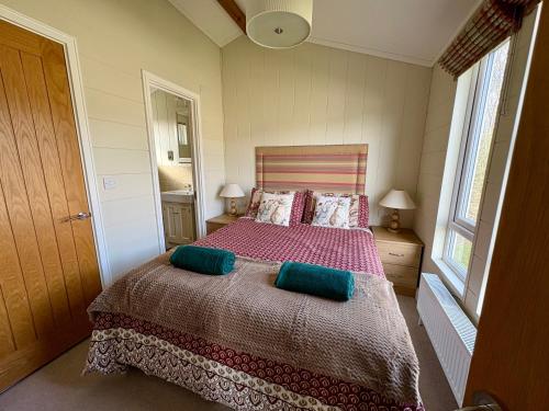 Giường trong phòng chung tại Hares Haven - Pet Friendly