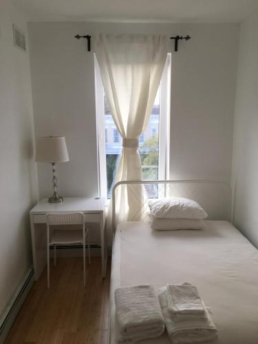 a bedroom with two beds and a window at Studio Manhattan Beach in Brooklyn
