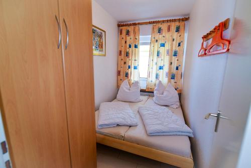 Ένα ή περισσότερα κρεβάτια σε δωμάτιο στο Strandhochhaus SC13