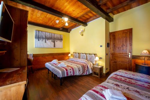 Una cama o camas en una habitación de Arthemisia