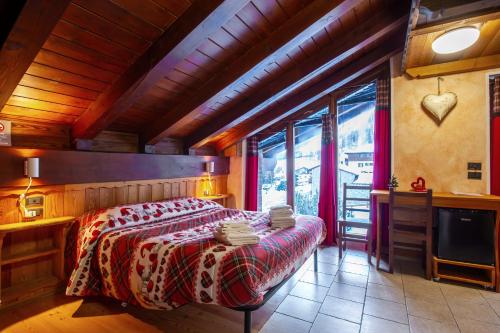 Una cama o camas en una habitación de Arthemisia