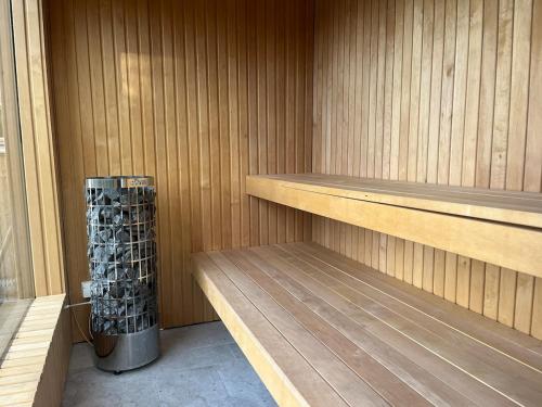 a sauna with a trash can in the middle of it at Guest house and sauna with lake view in Bergshamra
