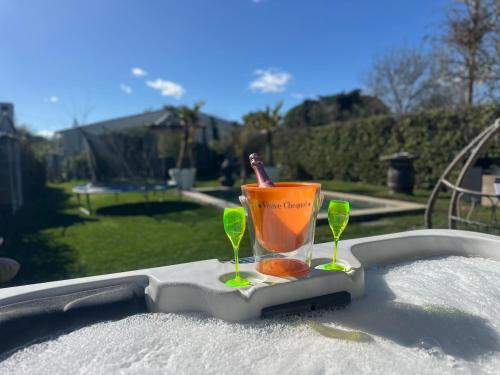 Idéal pour vos vacances Villa avec piscine et jacuzzi à 15 min de la plage