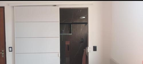 バーハ・デ・サン・ミゲウにあるCasa Nossaのガラス戸戸