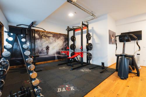 Pusat kecergasan dan/atau kemudahan kecergasan di ArVia Living - Ferienwohnung in Altmünster, zentrale Lage, 7 Min Gehweg zum Traunsee, Küche, gratis Parkplatz & WLAN