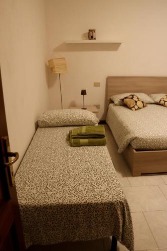 a bedroom with two beds and a lamp at Passion Horse's House FC in Vigonza