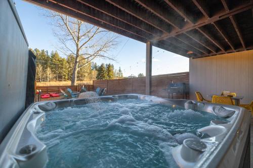 カスターにあるThe Paddle House - Hot Tub & Fire Pit Stayのギャラリーの写真