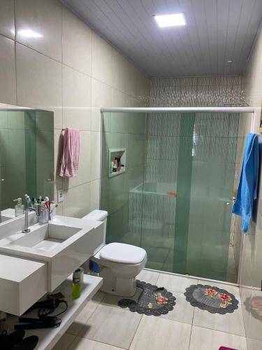 a bathroom with a toilet and a shower and a sink at Casa para Cop 30 in Barcarena