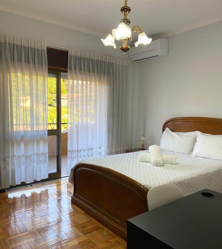 a bedroom with a large bed and a window at Casa do Tojal in Fiscal