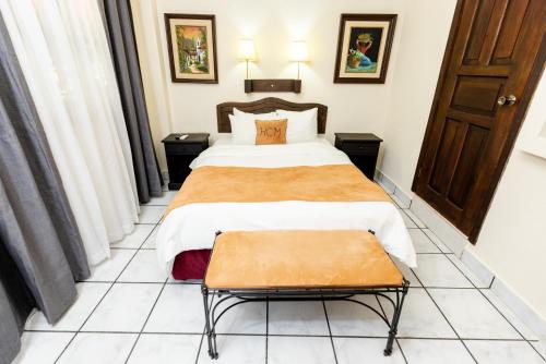 a bedroom with a large bed in a room at Hotel Camino Maya in Copan Ruinas