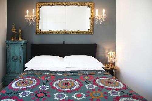 Posteľ alebo postele v izbe v ubytovaní Susanna Apartments - Your Oasis in Athens Ano Petralona