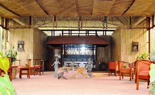 Zona de estar de Chitwan Paradise Hotel